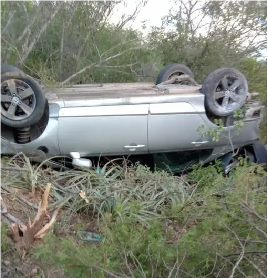 Carro capotou várias vezes (Redes Sociais)