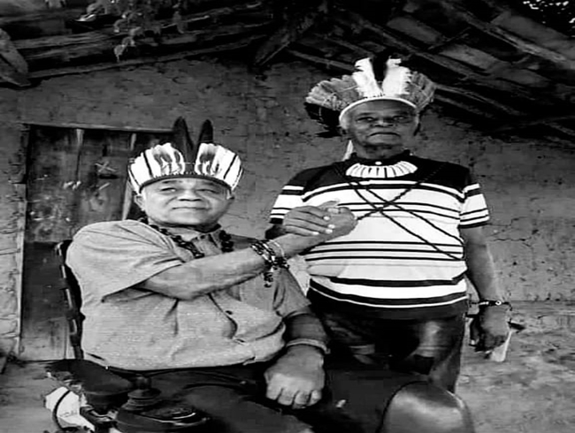 Pajé e Cacique da aldeia 